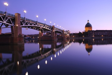 Toulouse by night au bord de la Garonne